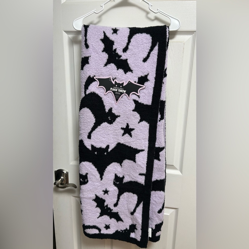 Purple and Black Bat/Cat Plush Throw - Picture 3 of 3